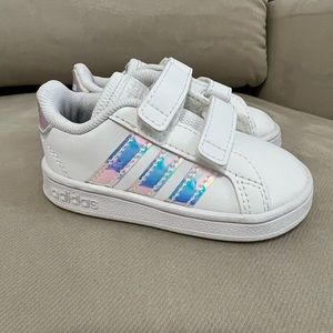 Toddler size 4 adidas shoes! Great condition!